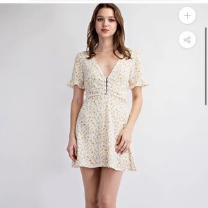 NWT Alexandria White Floral Mini Dress - Small